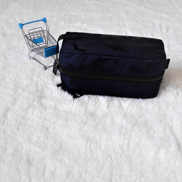 Michael Kors Kent Camo Jacquard Toiletry Kit - Picture 5 of 11